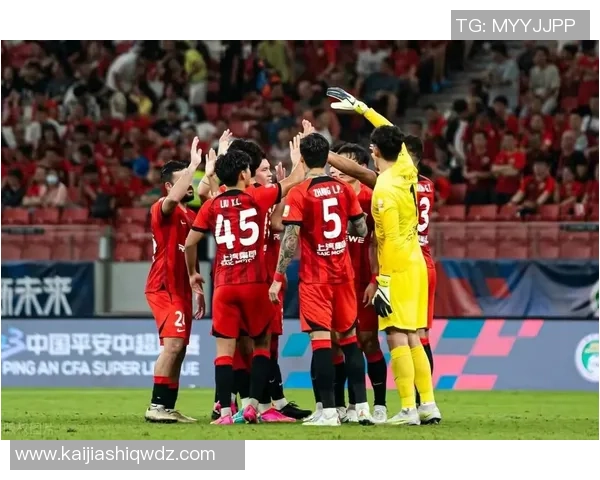 杭州足球队强势领跑冠军赛积分榜71分稳居第一 杭州足球队强势领跑冠军赛积分榜71分稳居第一